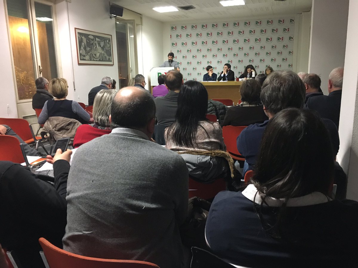 PDTerni's tweet photo. All'#AssembleaComunale del @PDTerni! Iniziamo discussione su #ConferenzaOrganizzazione #Tesseramento! #insieme https://t.co/tUDI3YbOXe
