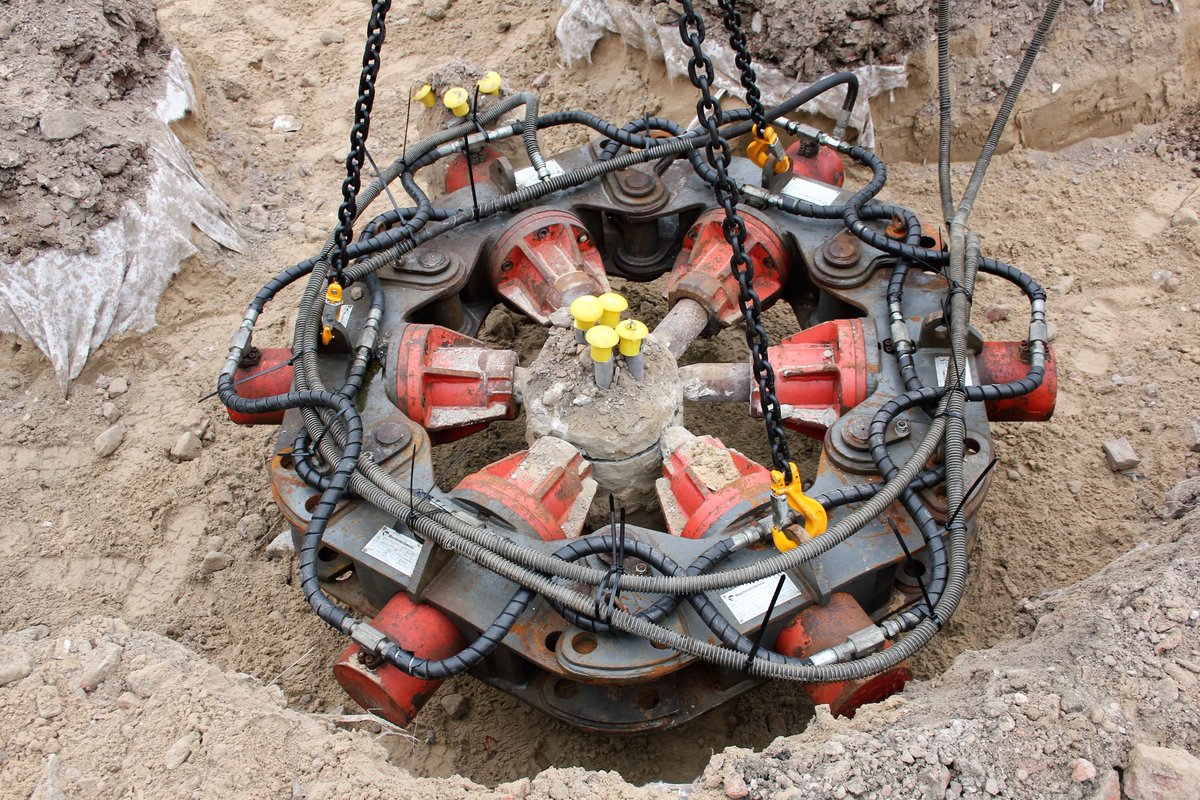 YarwoodsLtd's tweet photo. One of our modular #pilecroppers working this spring morning on 300mm dia CFA piles... we can crop round or square. https://t.co/a7nfEkFehT