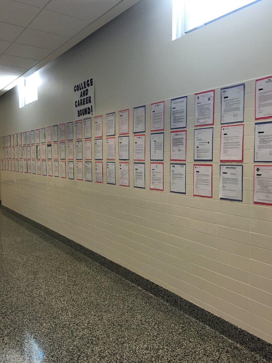 MsOlovesCYDC's tweet photo. When your seniors have so many college acceptance letters you can't fit them all in the picture! #makebetterhappen https://t.co/LRdh7lJ7PX