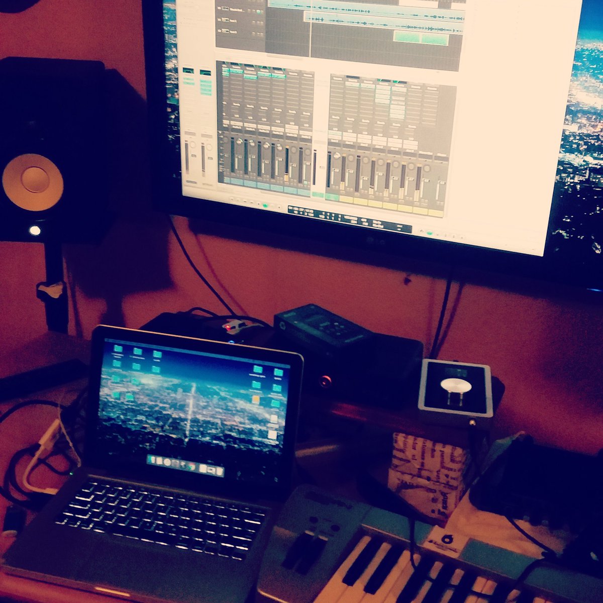 StoneWolfBand's tweet photo. #new #music #tunes a #CHANGE is #coming_soon https://t.co/QyTN6g8I8x