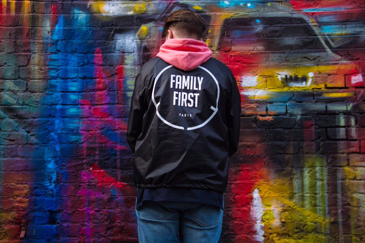 FF_Paris's tweet photo. Family First x London | Ep4
#familyfirstparis #familyfirst #streetwear #coachjacket #london https://t.co/9Yi22JHpB3