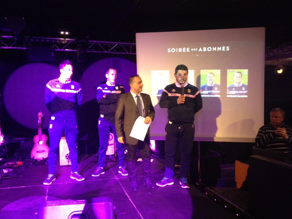 ETGevents's tweet photo. La #SoiréeAboETG vient de débuter ! Présentation du staff technique avec Romain #Revelli Cc @LeBowlAnnecy https://t.co/wWtmjDNZfk