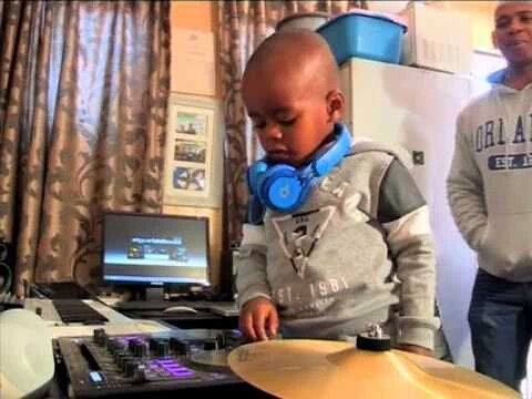 PopMathobela's tweet photo. #ProblemsWithblackbusinesses we complain when other kids make it at a very young age π£πππππππ
https://t.co/XMHGBMT63f