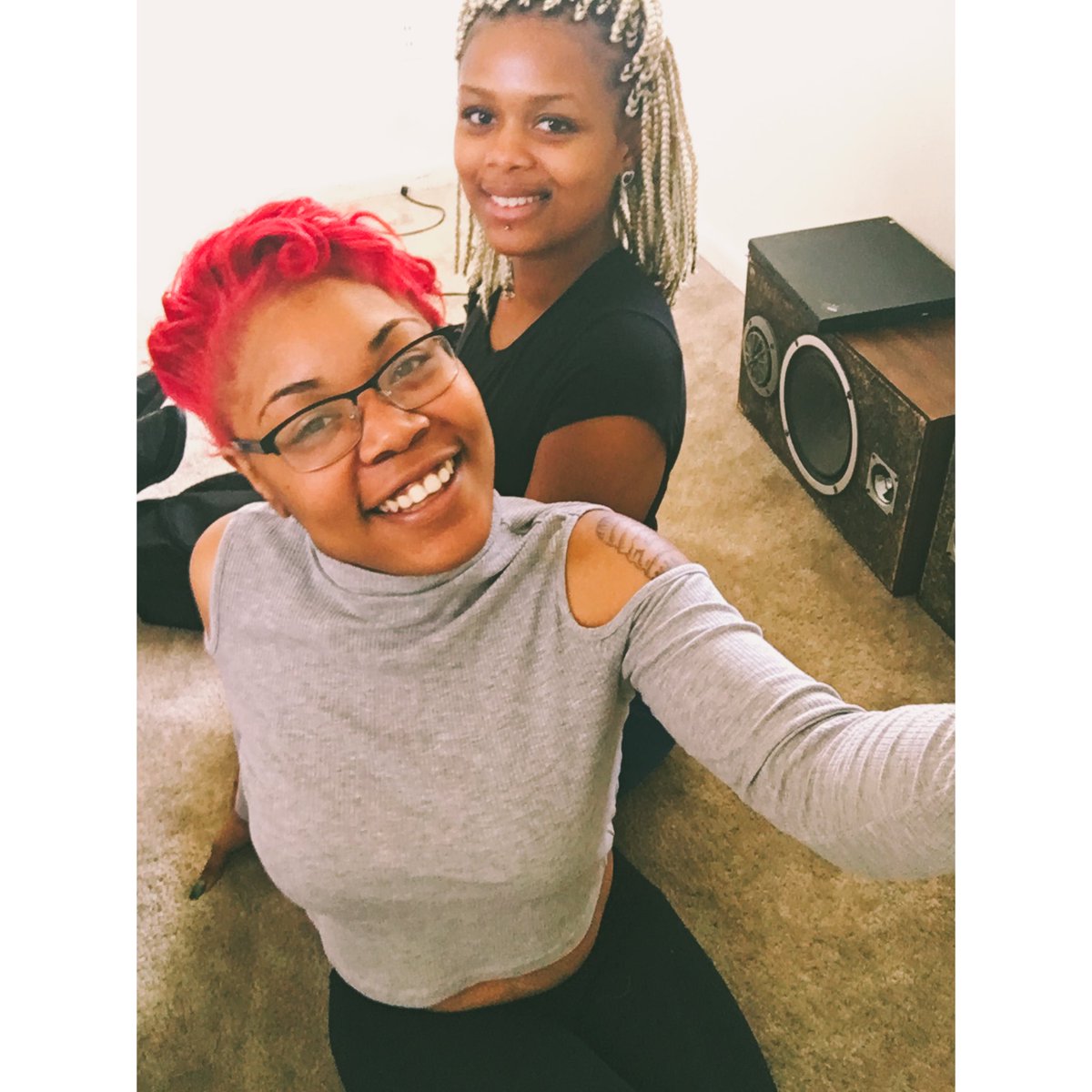 xChae_'s tweet photo. 👭💘💉. https://t.co/Lw2cump79E