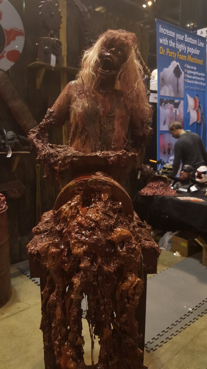 DesigningFear's tweet photo. No one has a better recipe for meat pies than @goregalore.
#ReflectionsofTransworld #Transworld #HAAShow #HAAShow16 https://t.co/dCmoUtIqQ9