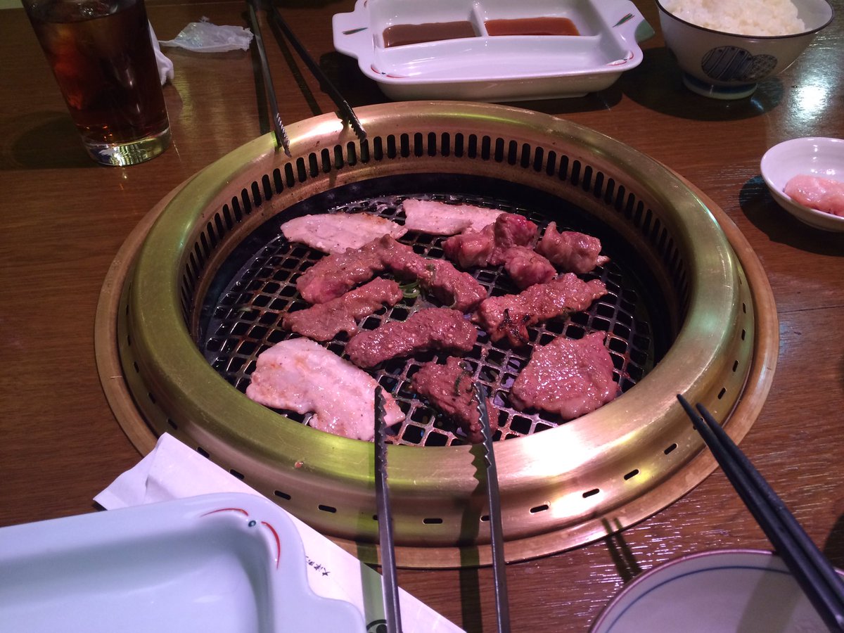 0906GARO's tweet photo. 今日は兄弟分の遅くなったが就職＆卒業祝いで焼肉いった♪
こやつはやっぱ面白い笑笑 https://t.co/7iCylRDJhs