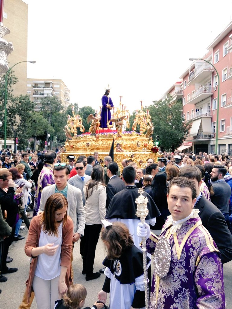 ElCostalorg's tweet photo. 15:23 • La @hdadstagenoveva decide dar la vuelta y volver a su templo por la amenaza de lluvia • #SSantaElCorreo https://t.co/oYLYb9pqV8