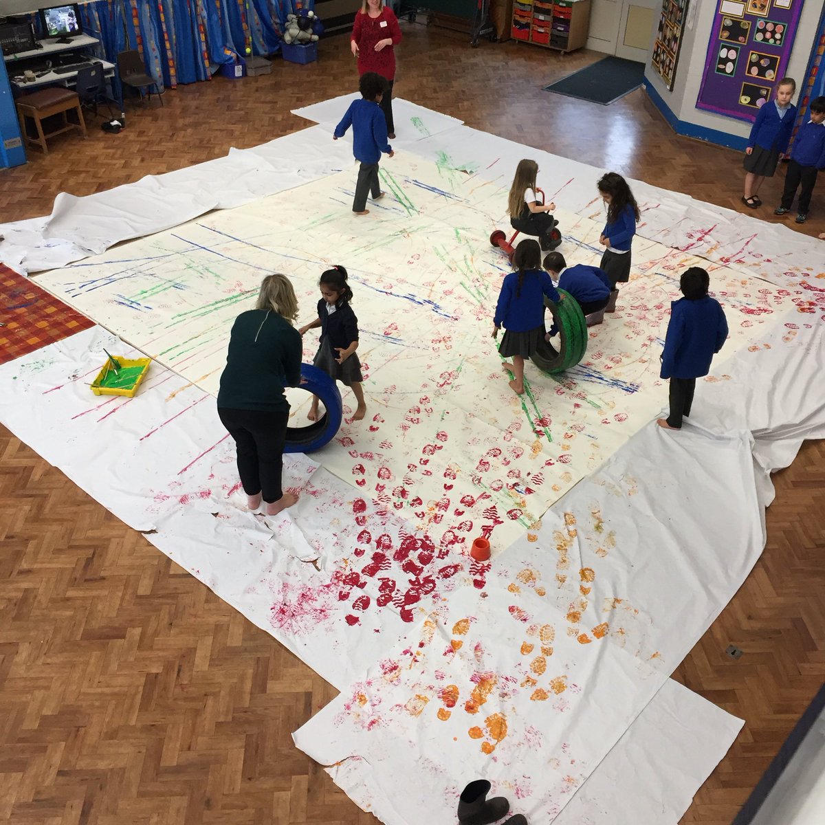 Eastfield_Leics's tweet image. Year 1 &amp;amp; 2 big art transport project. #messylearning #exploringmedia #learningisfun