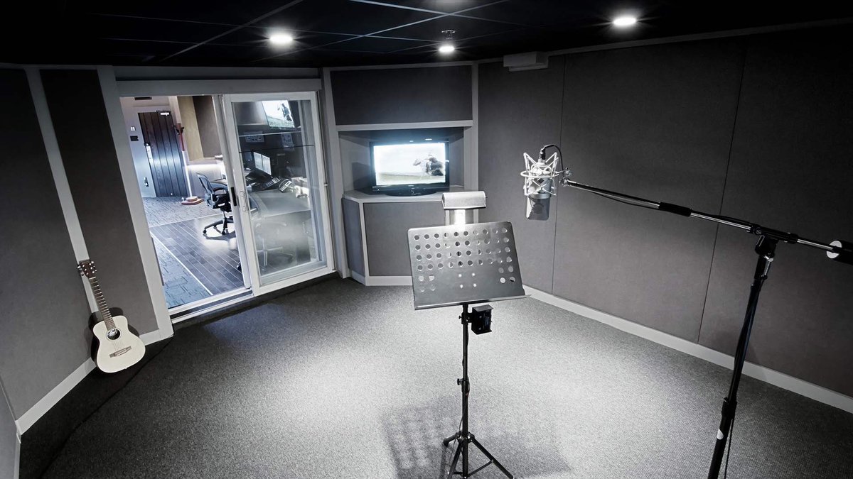 студия звукозаписи мелон мьюзик. комната озвучки. джек фоли шумовик. музыкальная студия. комната для озвучивания.