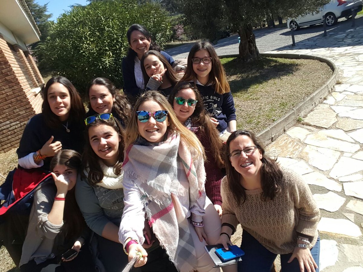 Club_lacasa's tweet photo. Nuestras chicas están disfrutando muchísimo #Torreciudad y #Cádiz https://t.co/HAhRg4LXjF