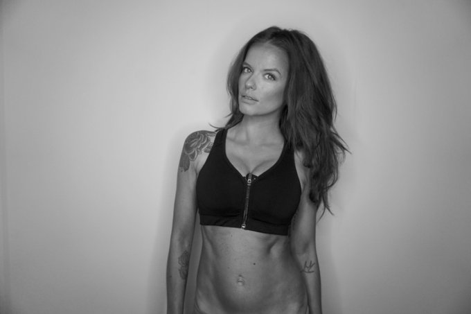 Kindjes krijgen is geen excuus. Hou van jezelf en wees lief voor je lichaam. #mondaymotivation https://t<a href="/tag/mondaymotivation"class="tags"><span>#mondaymotivation</span></a>