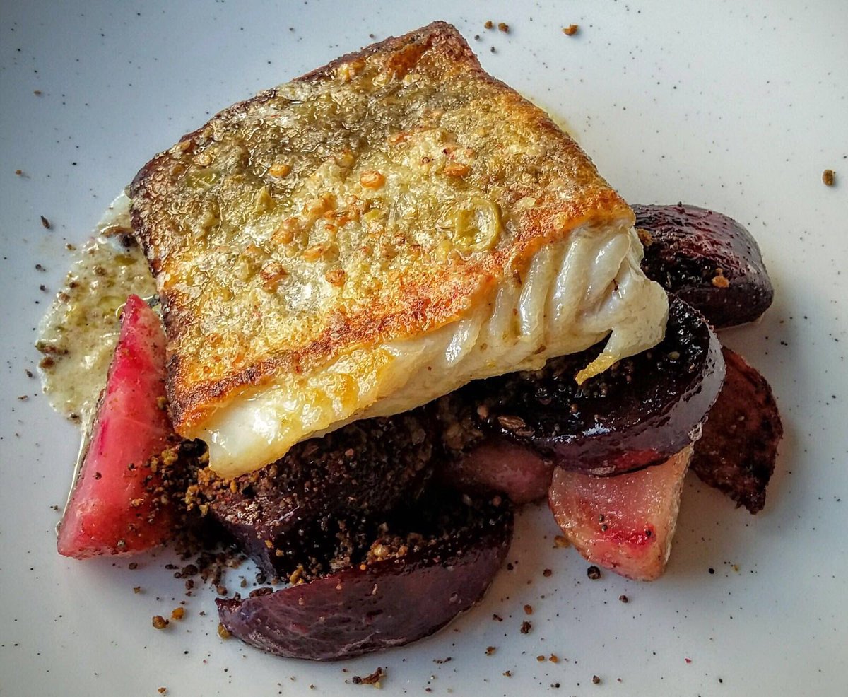 MichelinGuideUK's tweet photo. Great Scottish seafood @TheFinnieston1 - including oysters topped with haggis https://t.co/FLJRMFziYr