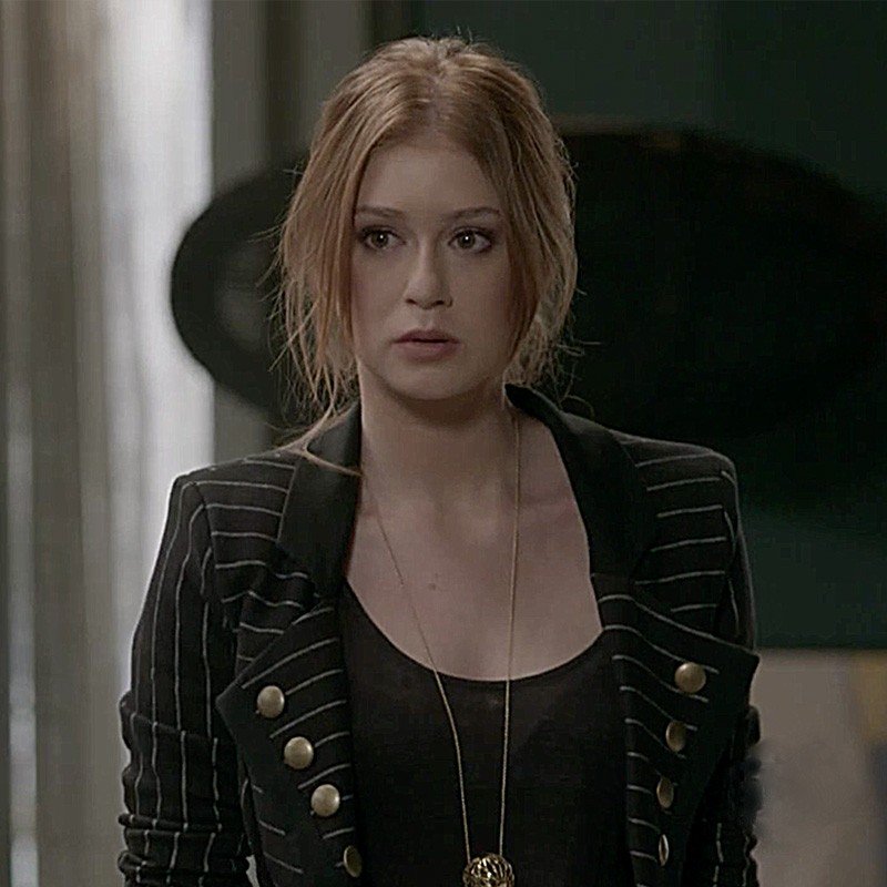iorane's tweet photo. A linda @marinaruybarbosa com o nosso blazer na novela Totalmente Demais, da Rede... https://t.co/uXnY3Zqvg1 https://t.co/KNYjAUu2U8