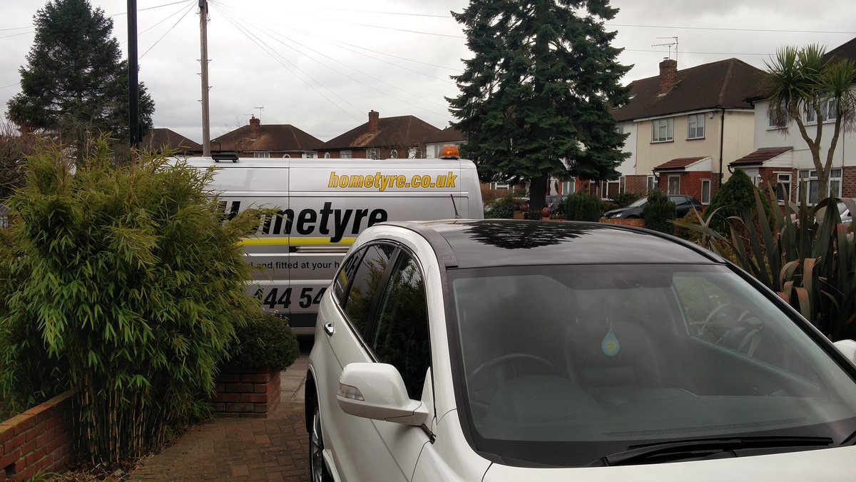 HometyreWLondon's tweet photo. 2 new Michelin tyres for this Honda CR-V in Southall. Customer was referred to Hometyre from another happy customer! https://t.co/7OVVwrR6Eq