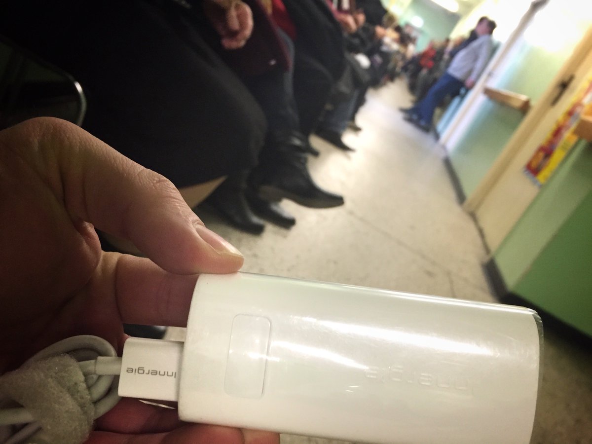 Mobidick_pl's tweet photo. Właśnie dostaliśmy to zdjęcie - #PocketCell - dzięki niemu przetrwasz kolejkę w polskiej przychodni @NFZ_Rzecznik https://t.co/PCi24Ov28V