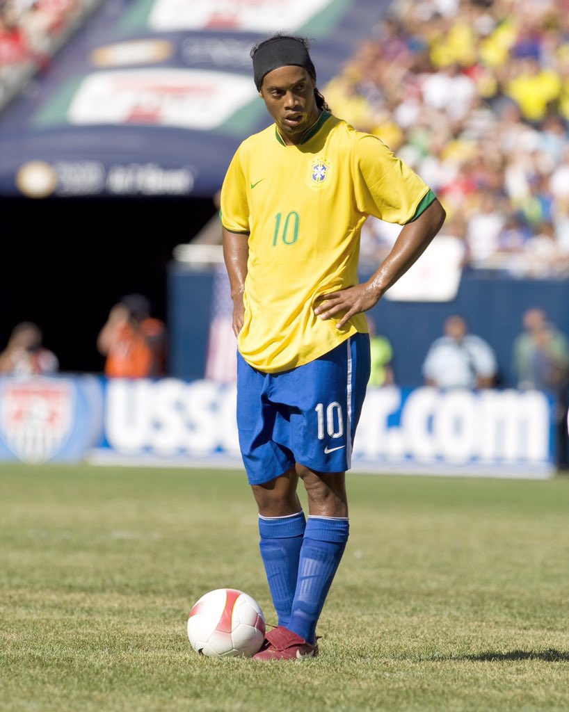 Xander0404's tweet photo. Tillykke med fødselsdagen til kongen over dem alle! 🇧🇷🏆☀️ #ronaldinho #yndlings! https://t.co/LK0uDyxMdV