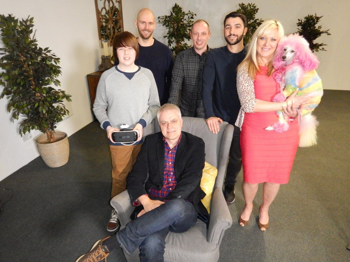 DanielaForshaw's tweet image. #techtesting #gadgetshow #channel5 #jonbentley #pinkpoodlevenice #custardfactory @jonbentley90 @BamBamBarton