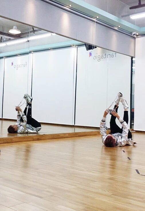 ASTRO__ROCKY's tweet photo. 아스트로 귀염둥이 산하에게~^^
생일 축하해 ㅋㅋ 나도 애교좀 나눠줘 ...ㅋㅋㅋ 암튼 진짜 생일 축하하고 사랑ㅎ..지금처럼 항상 밝고 예뻐줘 그럼 빠빠이~~^^ #파파라키 https://t.co/HrUPOxTj3Q