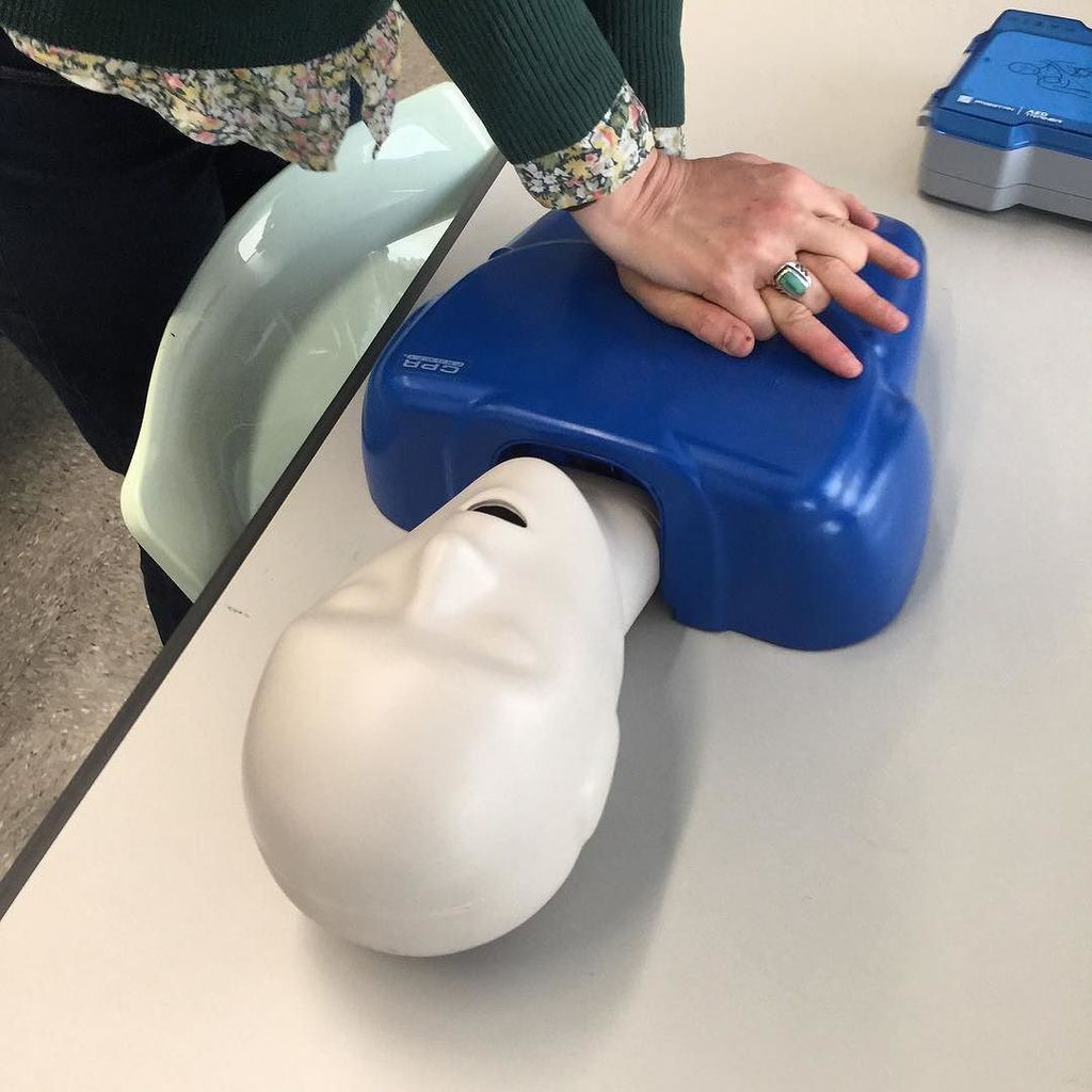WorkingatDuke's tweet photo. Free training: https://t.co/8OQjzKAzw8 MT @NasherMuseum: Staff CPR training #CompressionOnly https://t.co/P7usdTniU4 https://t.co/q1HpiPMQjo