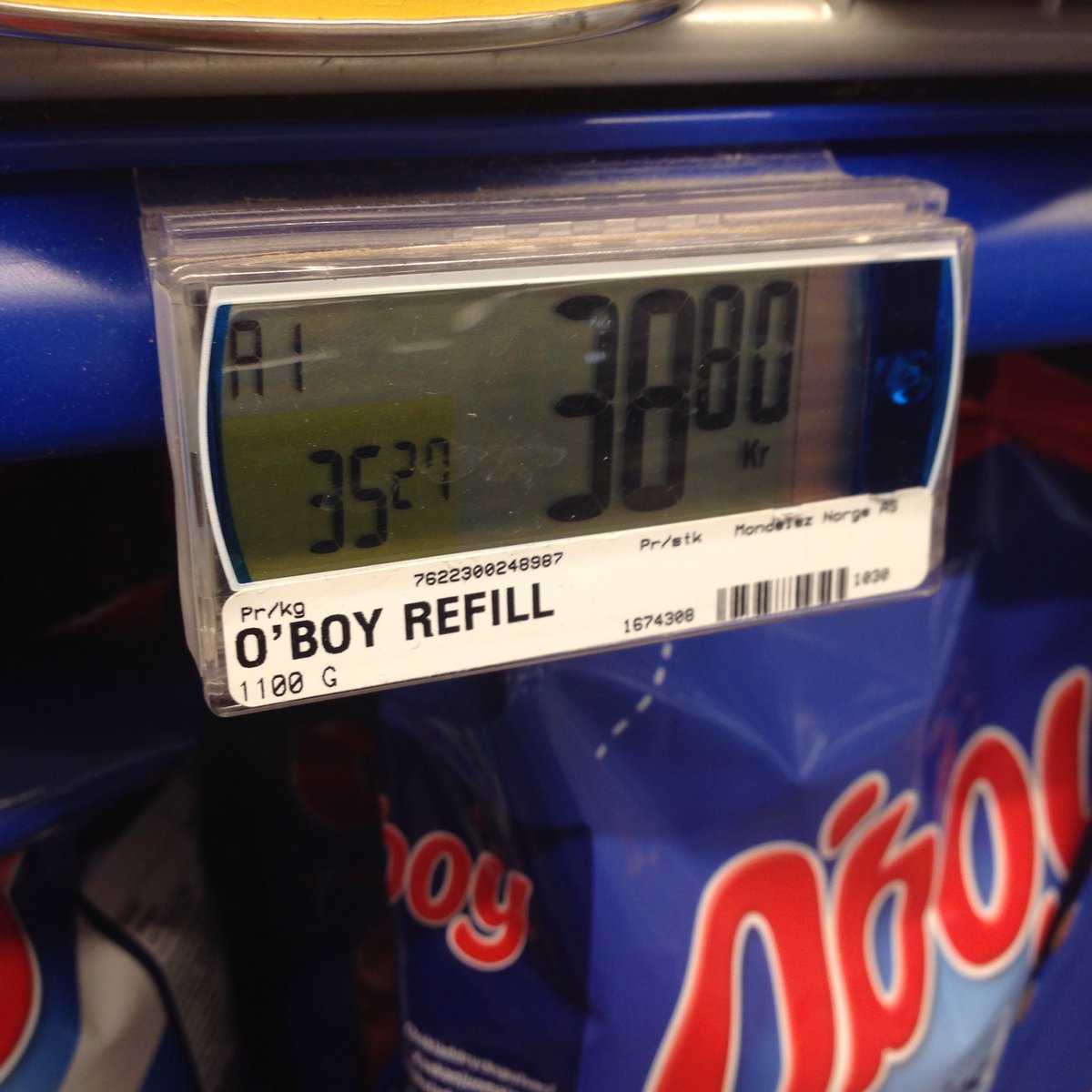 Miniskinstaden's tweet photo. Ser ikke helt greia med refill-poser når de koster det dobbelte av boksen per kg?!? @REMA1000 #Oboy https://t.co/dqEgi29Xvh