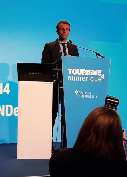 EmmanuelMacron's tweet photo. A Deauville : utiliser le numérique pour accéder à de nouveaux publics et à de nouveaux marchés touristiques. https://t.co/cdwdN54SzK