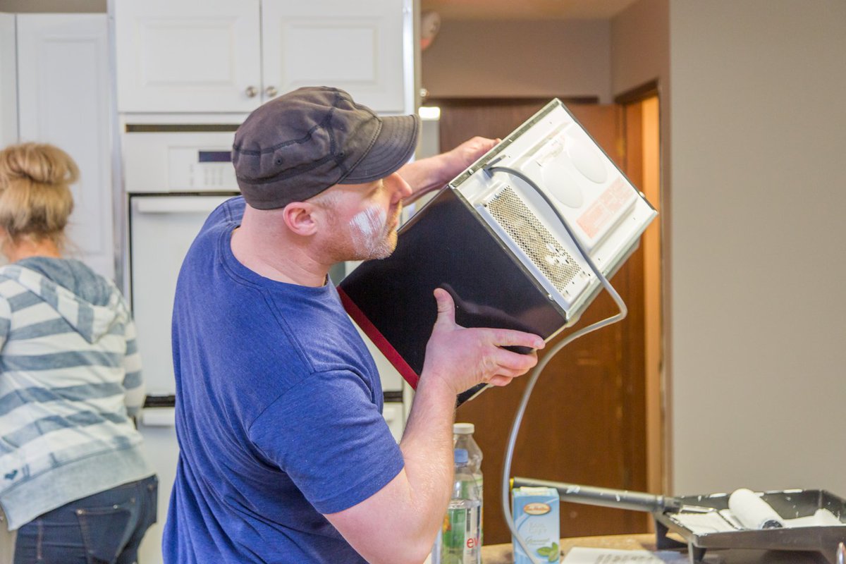 adjile's tweet photo. The guys and girls from @DaytonaHomesReg were hard at work on Friday at @YWCARegina for #DaytonaGivesBack. Good job! https://t.co/FIeUgfAGtM