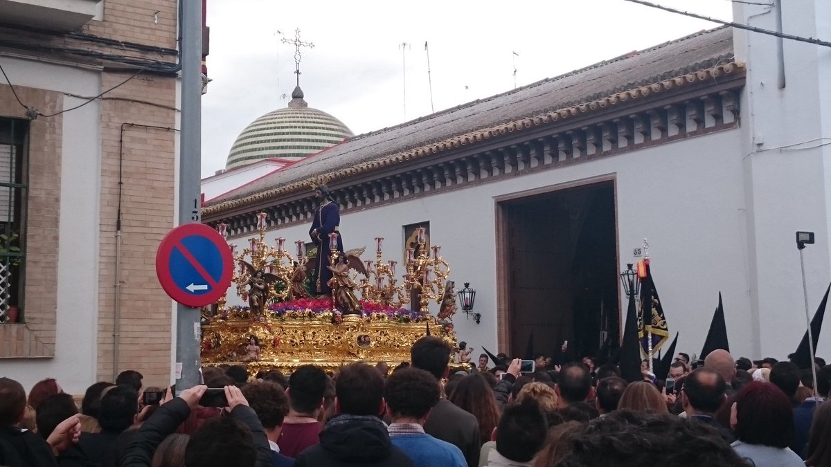 jrenedo1's tweet photo. Santa Genoveva ya ha vuelto a su templo #SSantaSevilla16 #SSanta16 @ellamadorcsr https://t.co/IOcrILALH6