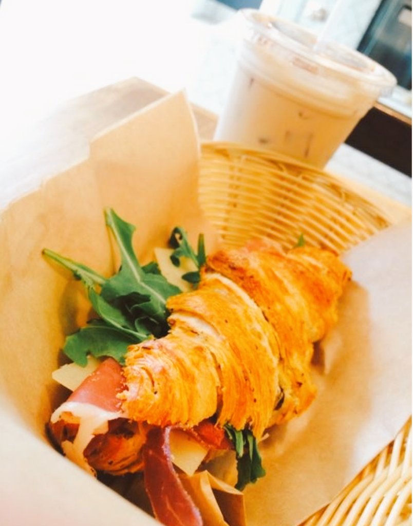 blackstarbakery's tweet photo. This is for lunch... when will you be here? https://t.co/VXvw5Rood9