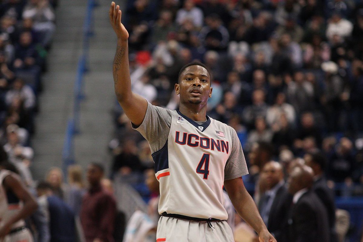 SPORTalkUConn's tweet photo. RETWEET to thank our seniors for all they did for #UConn Basketball! We will miss you all!! #Huskies #UConnFamily https://t.co/3UJ3deZrcF