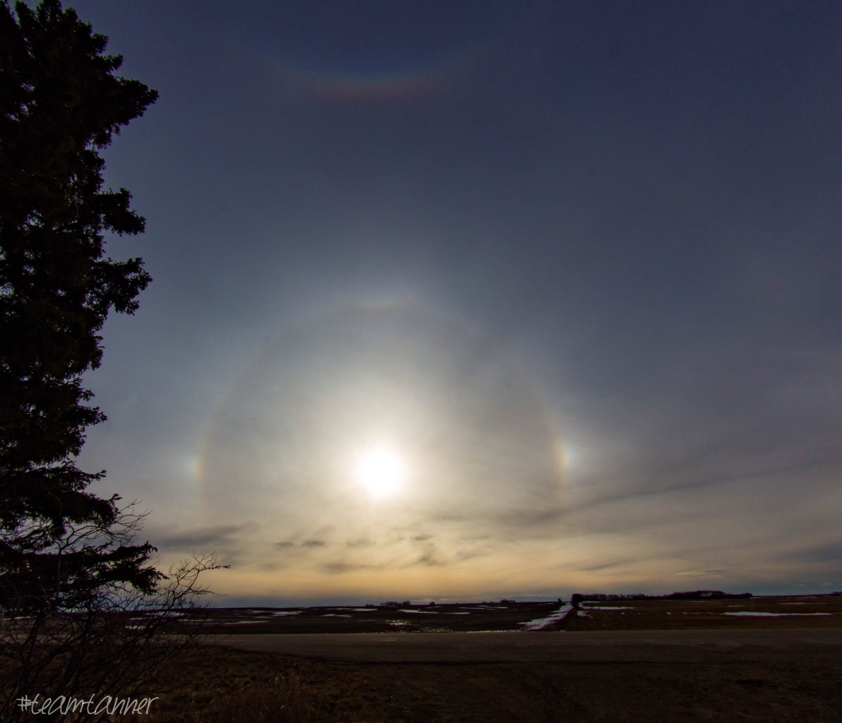 treetanner's tweet photo. From yesterday's Rare partial 22° #sunhalo with Parry and Tangent Arc #aoptics #wx #teamtanner @dartanner @eljakeo30 https://t.co/rY2lTSGHgv