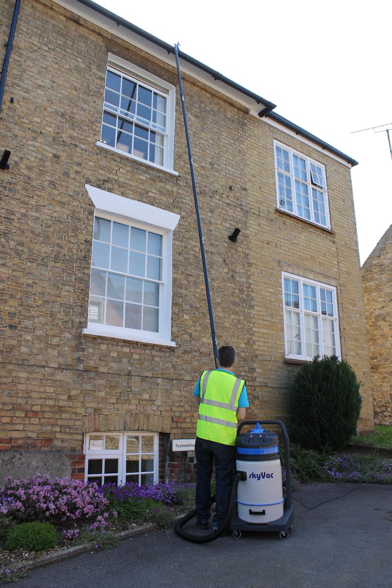 HacknessClean's tweet image. Commercial &amp;amp; Domestic Gutter cleaning no ladders or scaffolding required, Low H&amp;amp;S risk From £35.00 #guttercleaning