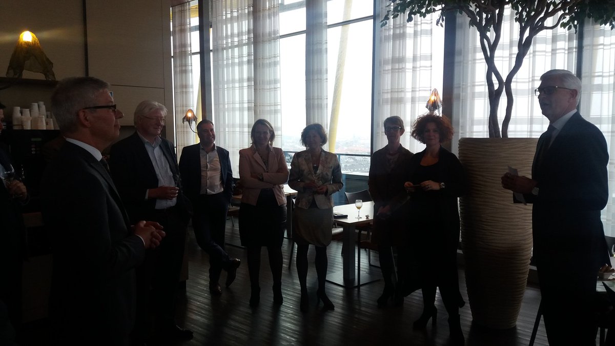 Gefeliciteerd <a href="/DickBennink/">Dick Bennink</a> met je 25 jarig jubileum! !@ProrestNL @facilicomnl
