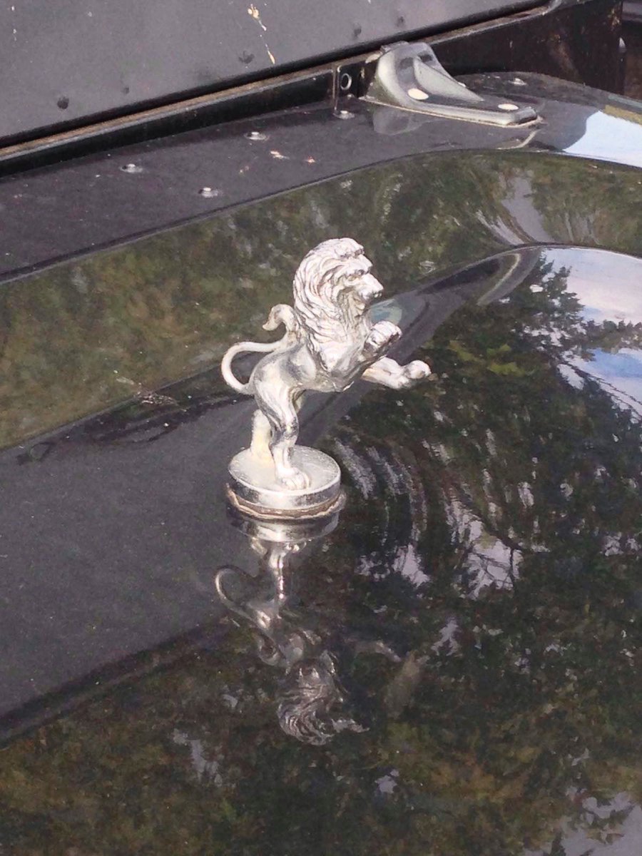 Yet more naff taste. A camp lion on a Land Rover Defender