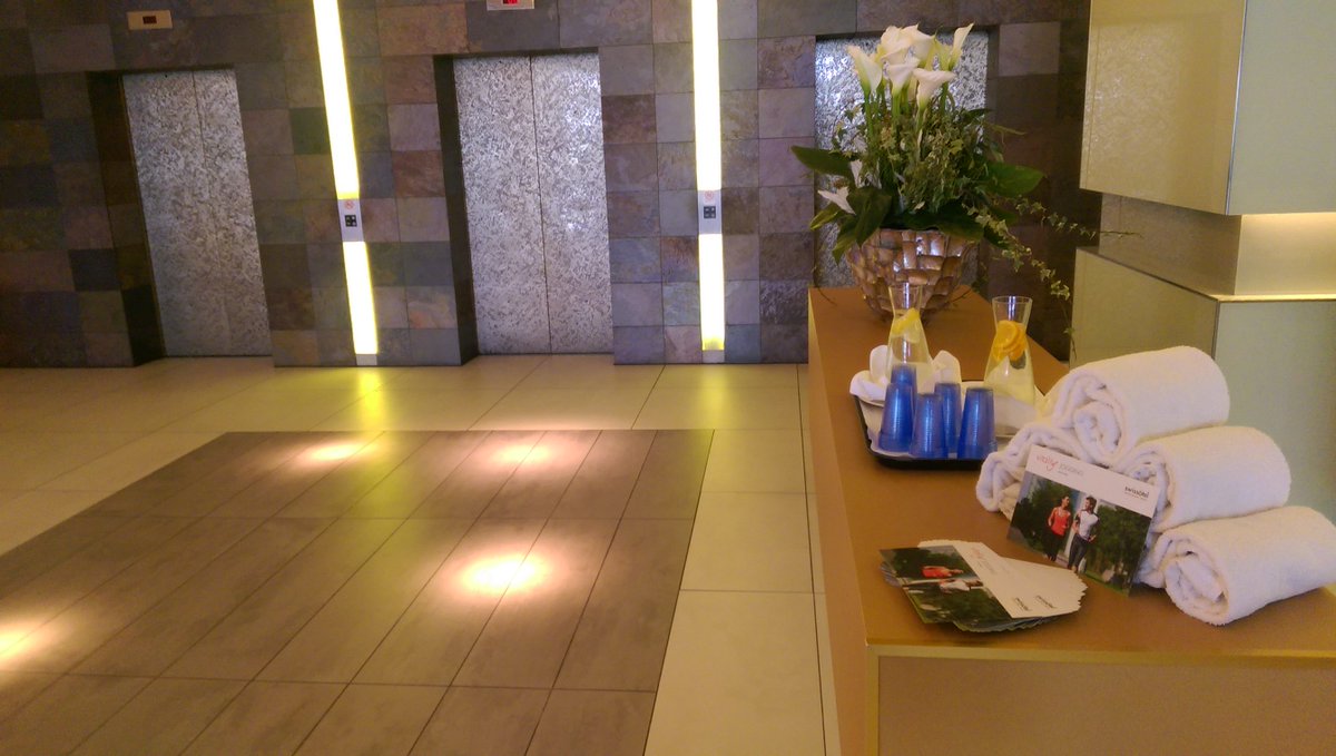 SwissDUS's tweet photo. Let's go #jogging at 5 p.m. Meeting point is the lobby of the @SwissDUS #VitalityDay #Swissotel #GCHHotelgroup https://t.co/IjyHfSKb67
