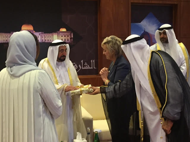 TinaBrownLM's tweet photo. Gifting HH Sheikh Sultan bin Muhammad Al Qasimi a copy of @sirharryevans' book. #igcf2016 @sharjahmedia https://t.co/7HJIeIaFOW