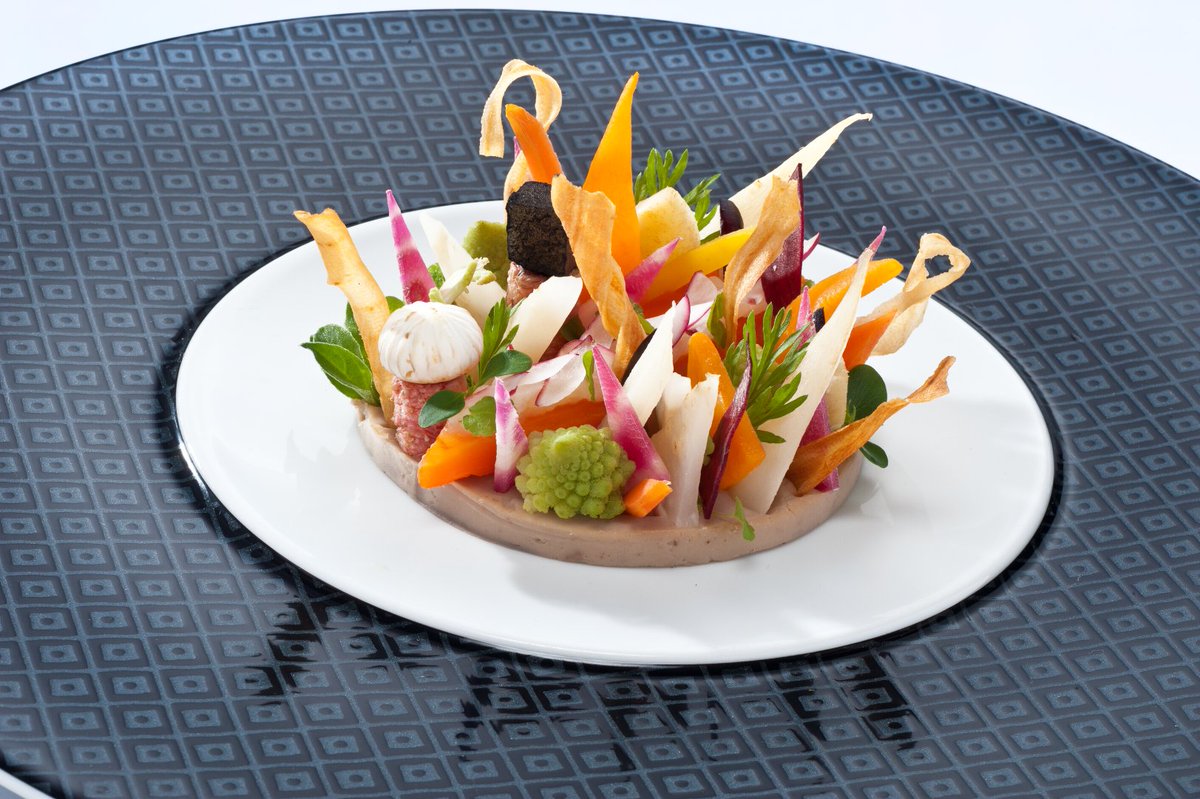 ICCafedelaPaix's tweet photo. Que diriez vous de venir déguster l'assiette de légumes, création originale du chef #ChristopheRaoux ? #cafedelapaix https://t.co/tTCzNdCTbJ