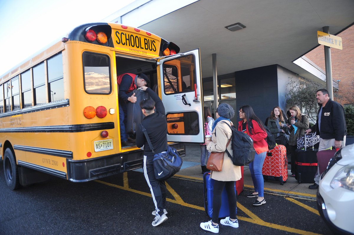 cmatthews_dj's tweet photo. World language students from VHS leave for Spain and France https://t.co/7Ce7glnfli  @VLDSchools @thedailyjournal https://t.co/DXx1Iv3ks5