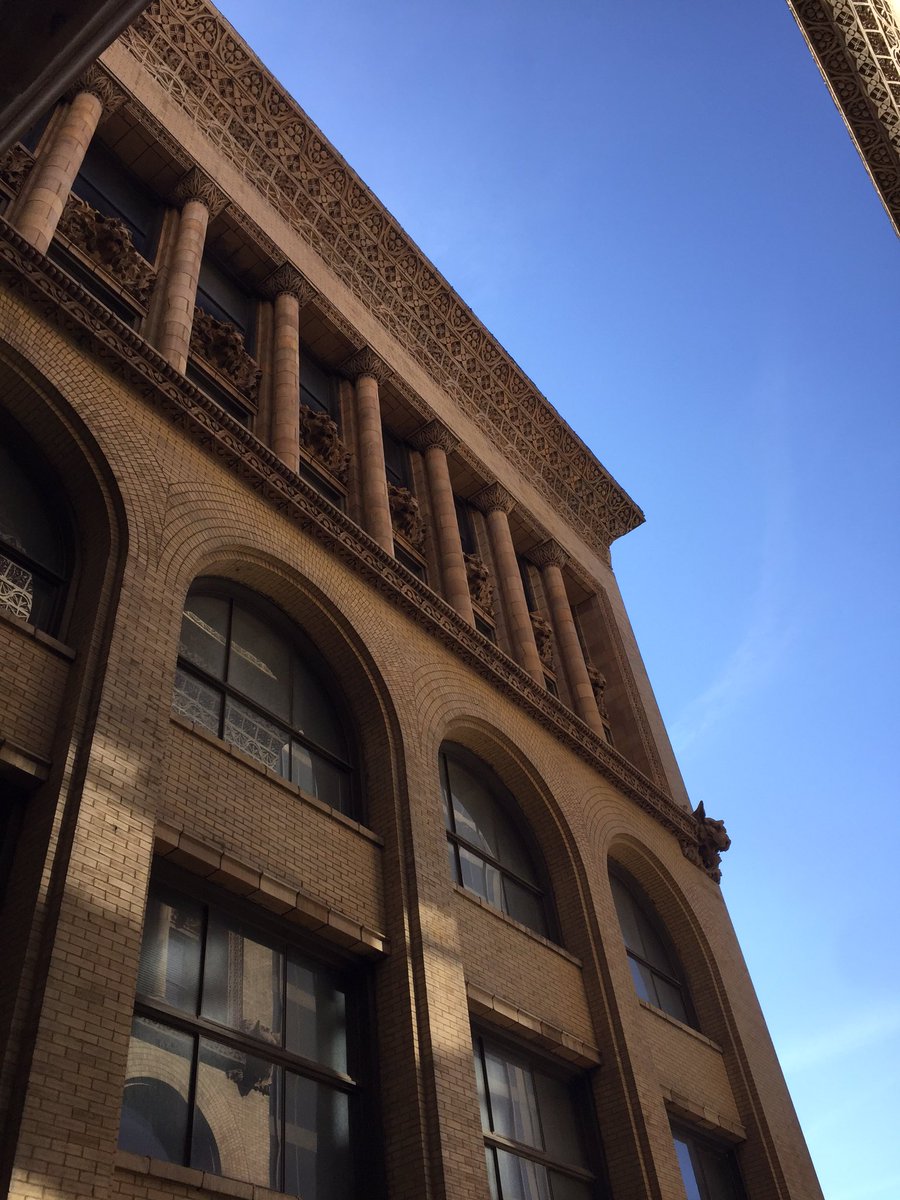 SPACEarchitects's tweet photo. Not a bad building. I think we can keep a lot of this. #LouisSullivan #design #architecture #STL https://t.co/lwf2rpOnAW