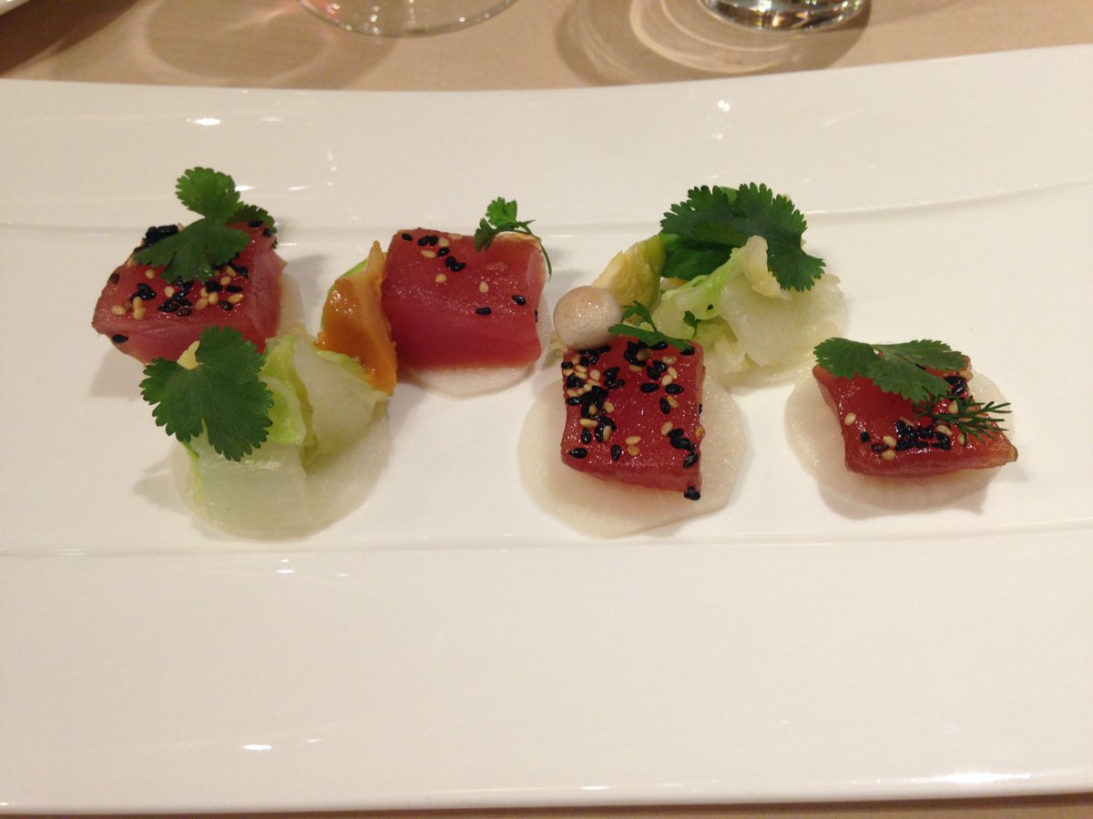guideMichelinFR's tweet photo. Une cuisine étonnante, pleine de peps et de saveurs, entre France, Japon et Vietnam : Imouto, #BibGourmand à #Lyon. https://t.co/rQT6Zokkgt