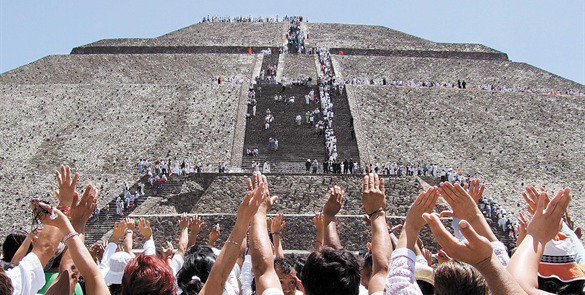 TravelReportMX's tweet photo. Llénate de energía y celebra la llegada de la primavera en la zona arqueológica de #Teotihuacan @EdomexTurismo https://t.co/6aL1nuiQaO