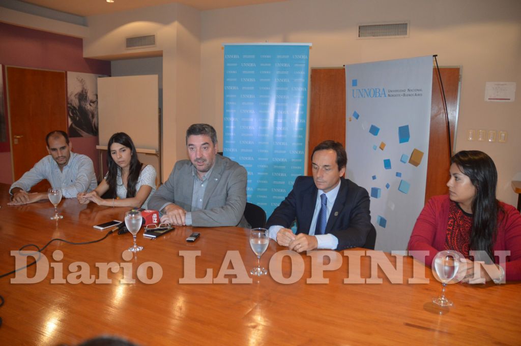 laJRPergamino's tweet photo. ¡Felicitamos a @IvanaCoronel87 y a @AgostinaBonardi! Nuevos funcionarios de la UNNOBA > https://t.co/lwRFlfUPJN https://t.co/nucyfZbCMT