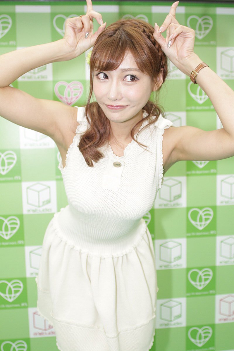 3_ebisu's tweet photo. 疲れた顔もせず長い時間ありがとうございました(^^)またイベントしてもらえる事を願っています https://t.co/NS7yxnepQ2