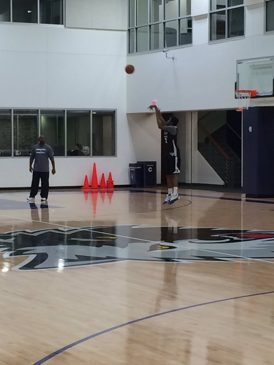 Timberwolves's tweet image. Prepping for the champs. 🏀

#RisingWolves