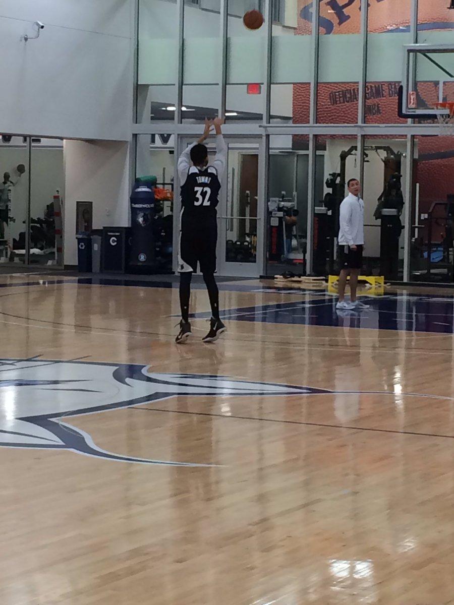 Timberwolves's tweet image. Prepping for the champs. 🏀

#RisingWolves