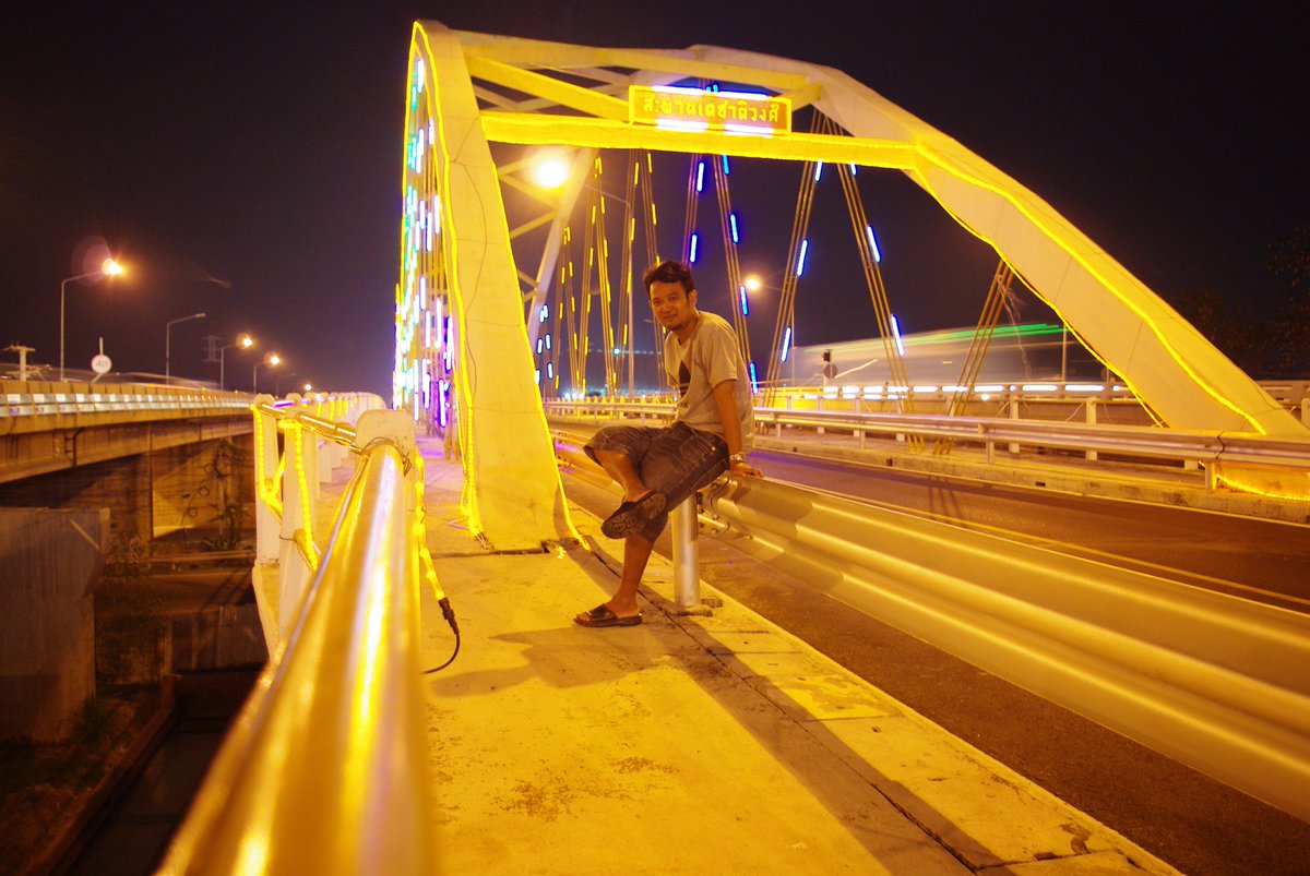 romeo09th's tweet photo. แสงสวยๆที่ สะพานเดชา นครสวรรค์ https://t.co/v40DDLl4ja