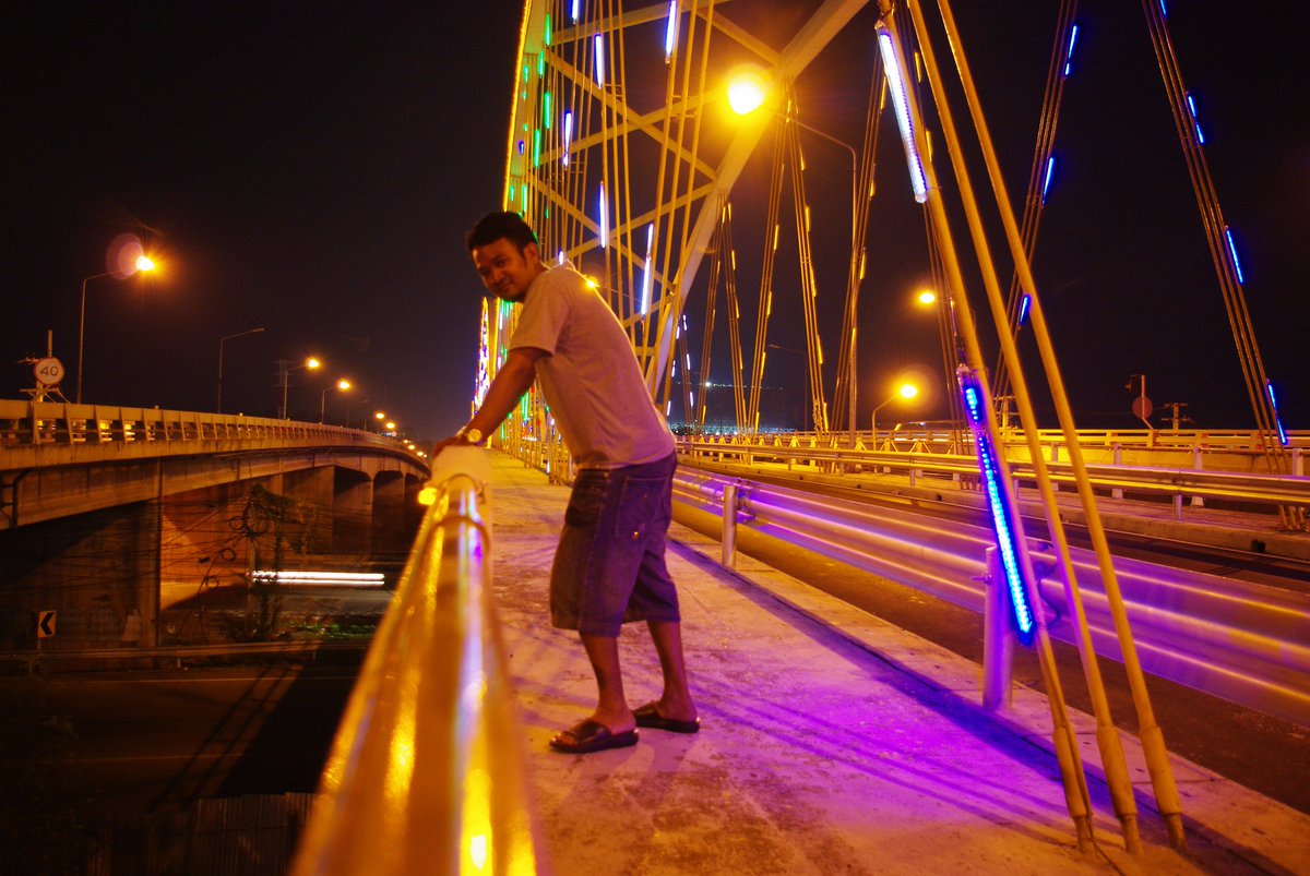romeo09th's tweet photo. แสงสวยๆที่ สะพานเดชา นครสวรรค์ https://t.co/v40DDLl4ja