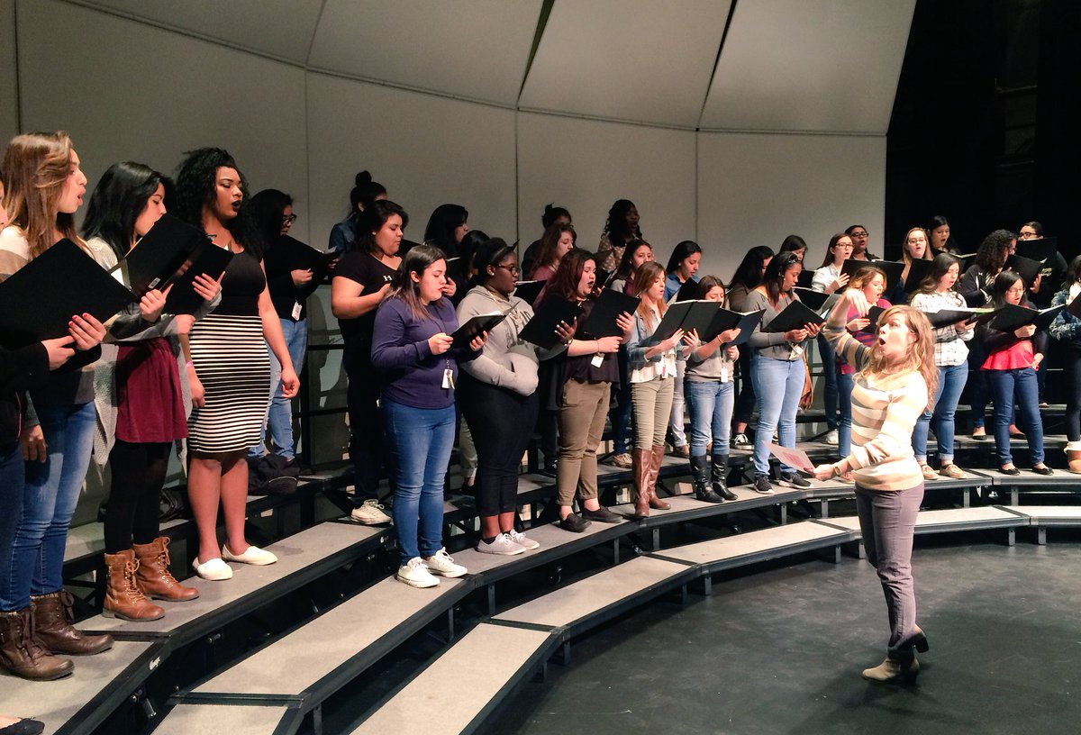 IHS_CHOIR's tweet photo. JV Women's Chorale had a great campus visit to TWU and UIL clinic with Dr. Joni Jensen! @twunews @IrvingHigh https://t.co/ioyjSTfzhb