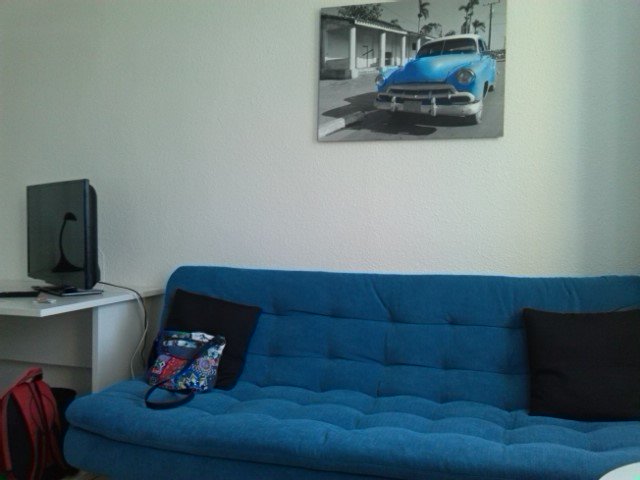 UllaButhe's tweet photo. Das Sofa im Hotelzimmer war die Rettung. Füße hochlegen in Pausen bei der @buchmesse #lbm16 #lar16 https://t.co/nQ82hYClRx