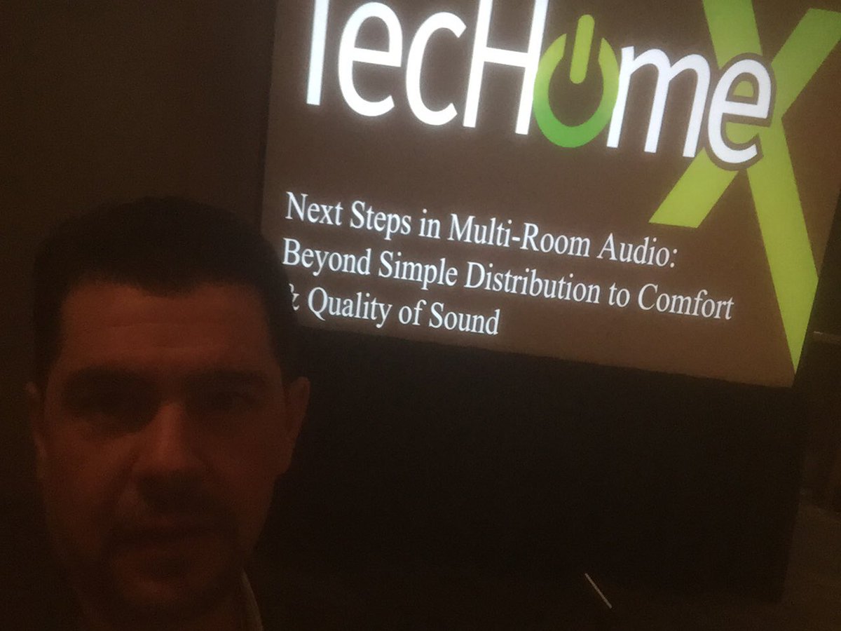 Joe_Tech_Guru's tweet photo. About to get this party started! Bad #avselfie #avteeps https://t.co/QAWV5IWOWv