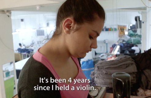 WomenintheWorld's tweet photo. Syrian girl, 15, once a budding musician, now toils in textile factory after fleeing war: https://t.co/hyJ4qQreYF https://t.co/Tpyj0ogbop